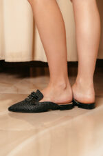 Ψάθινο Πέδιλο με Αγκράφα και Χάντρες Μαύρο