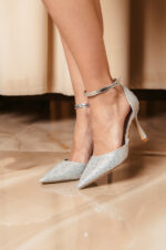 Γόβα Μυτερή Καλυμμένη με Στρας Ασημί