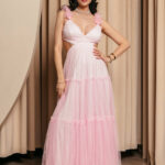 Φόρεμα maxi με τούλι και κρουαζέ ντεκολτέ με ανοιχτή πλάτη baby pink