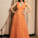 Φόρεμα maxi με τούλι και κρουαζέ ντεκολτέ με ανοιχτή πλάτη πορτοκαλί