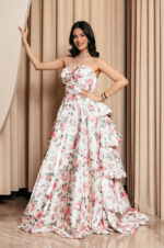 Φόρεμα maxi στράπλες λευκό floral με διαδοχικό βολάν