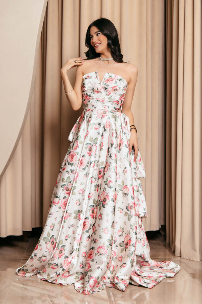 Φόρεμα maxi στράπλες λευκό floral με διαδοχικό βολάν