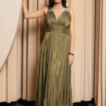 Φόρεμα maxi πλισέ με διακοσμημένους ώμους χακί