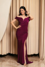 Φόρεμα maxi off shoulder με σούρες και πλαϊνό σκίσιμο μωβ