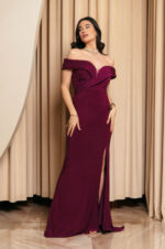 Φόρεμα maxi off shoulder με σούρες και πλαϊνό σκίσιμο μωβ