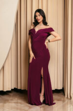 Φόρεμα maxi off shoulder με σούρες και πλαϊνό σκίσιμο μωβ