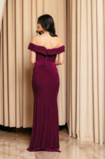 Φόρεμα maxi off shoulder με σούρες και πλαϊνό σκίσιμο μωβ