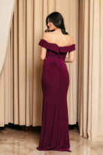 Φόρεμα maxi off shoulder με σούρες και πλαϊνό σκίσιμο μωβ