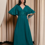 Φόρεμα maxi με πλισέ V ντεκολτέ και λεπτομέρεια με στρας κυπαρισσί