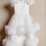 Παιδικό φόρεμα με πέρλες και τούλινα βολάν λευκό
