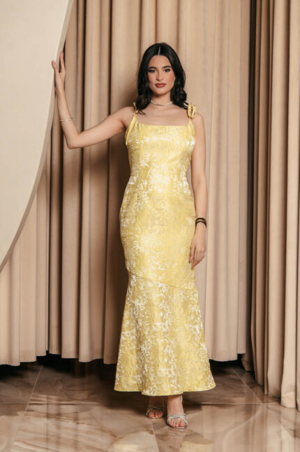 Φόρεμα maxi γοργονέ με ανάγλυφο μοτίβο κίτρινο