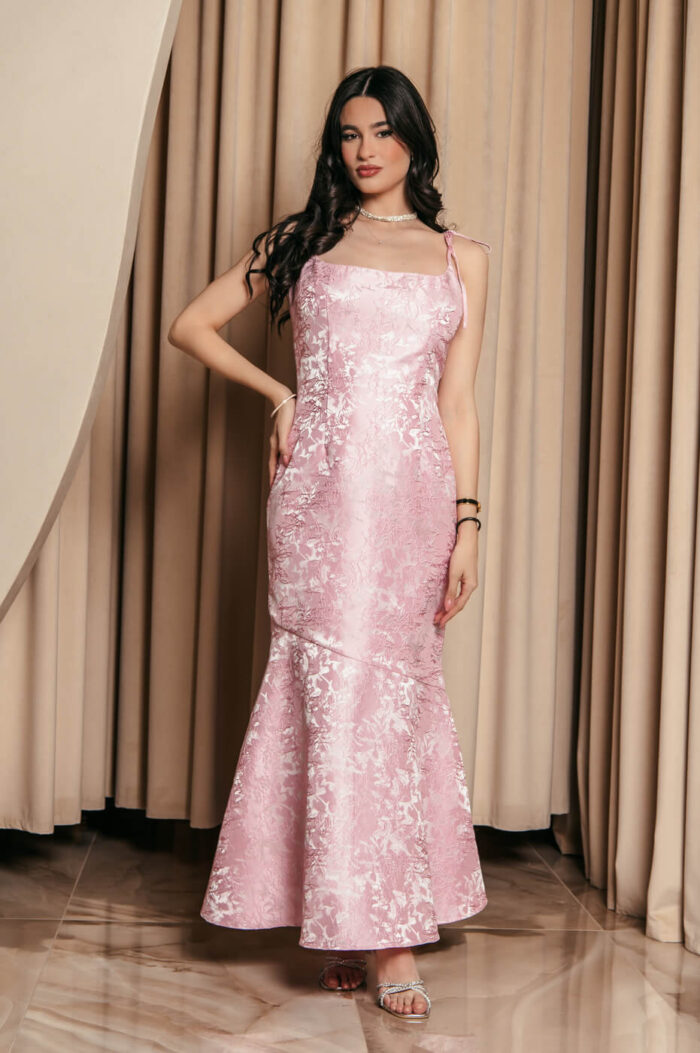 Φόρεμα maxi γοργονέ με ανάγλυφο μοτίβο baby pink