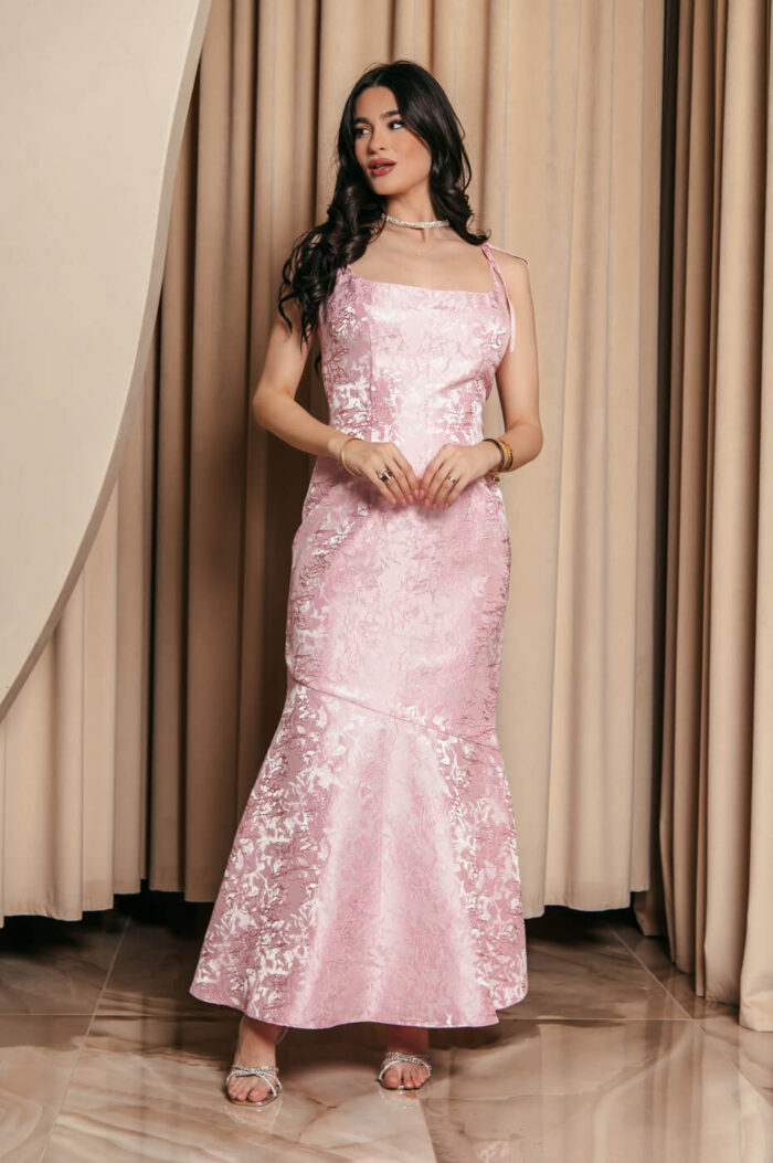 Φόρεμα maxi γοργονέ με ανάγλυφο μοτίβο baby pink