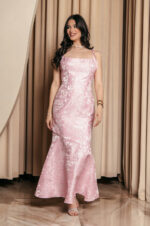 Φόρεμα maxi γοργονέ με ανάγλυφο μοτίβο baby pink