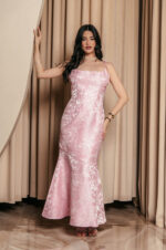 Φόρεμα maxi γοργονέ με ανάγλυφο μοτίβο baby pink
