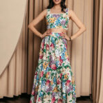 Σετ crop top – φούστα floral με πλεκτές λεπτομέρειες λευκό