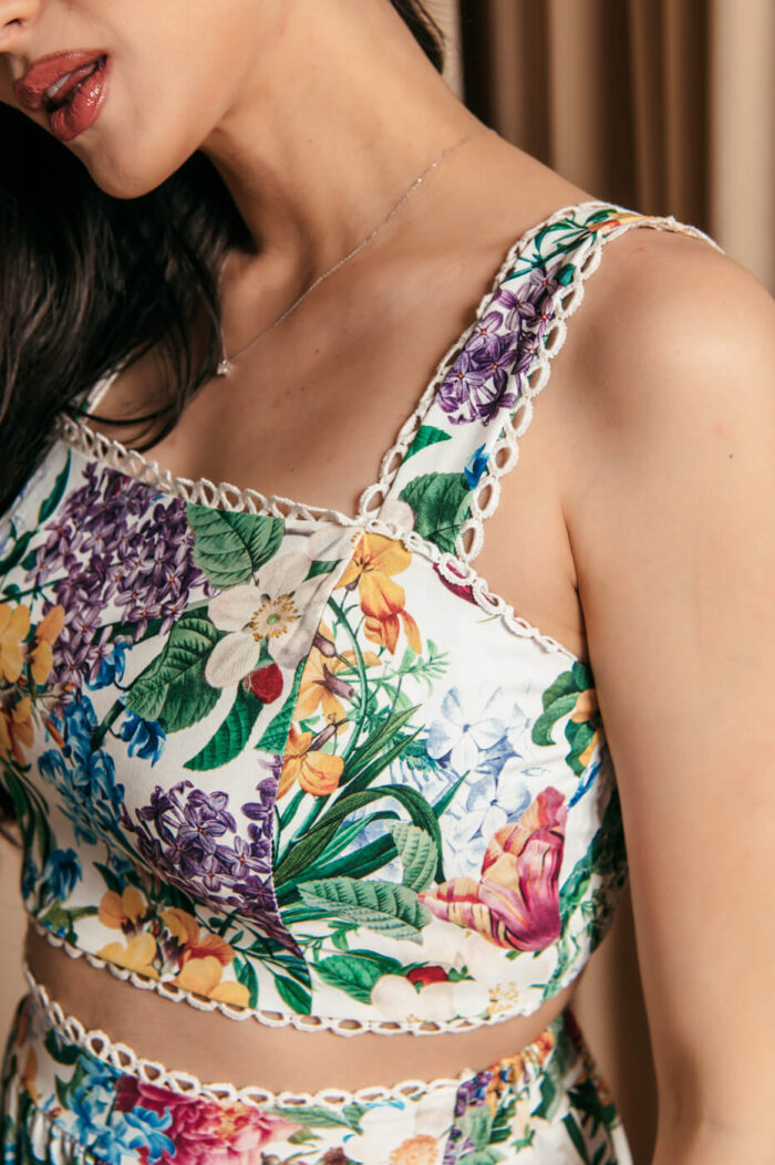 Σετ crop top - φούστα floral με πλεκτές λεπτομέρειες λευκό - Image 11