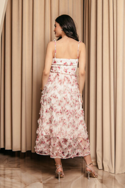 Φόρεμα midi floral με τούλι και διακοσμητικές πεταλούδες baby pink