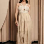 Φόρεμα maxi με επίπεδα και πλεκτές λεπτομέρειες μπεζ