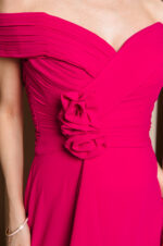 Φόρεμα maxi off shoulder με 3D λουλούδι ματζέντα - Image 10