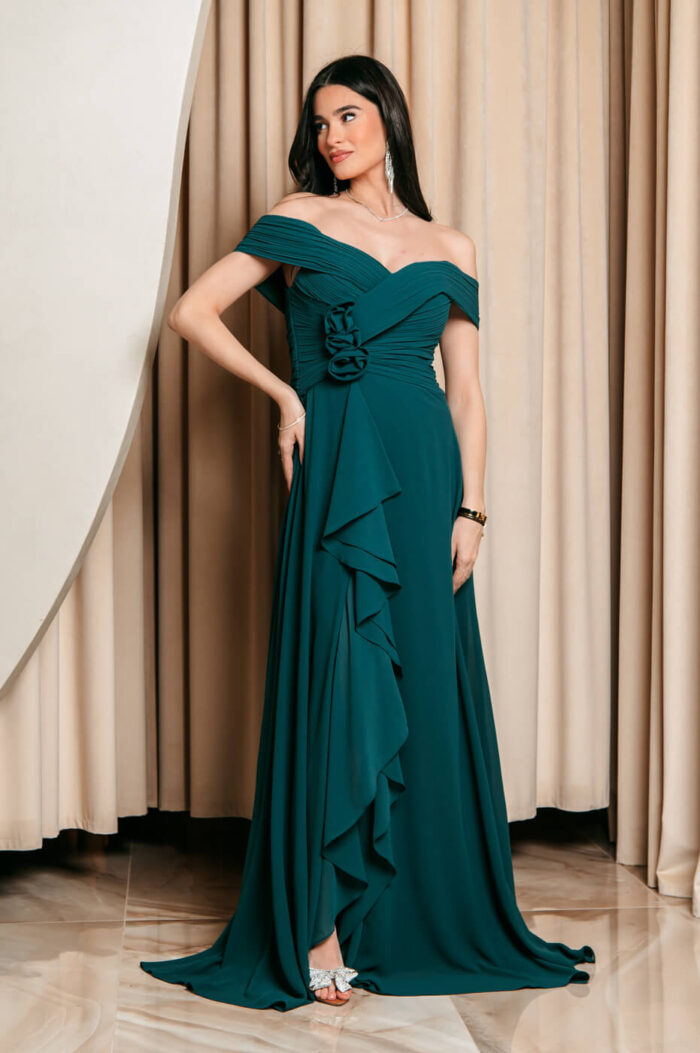 Φόρεμα maxi off shoulder με 3D λουλούδι κυπαρισσί - Image 4