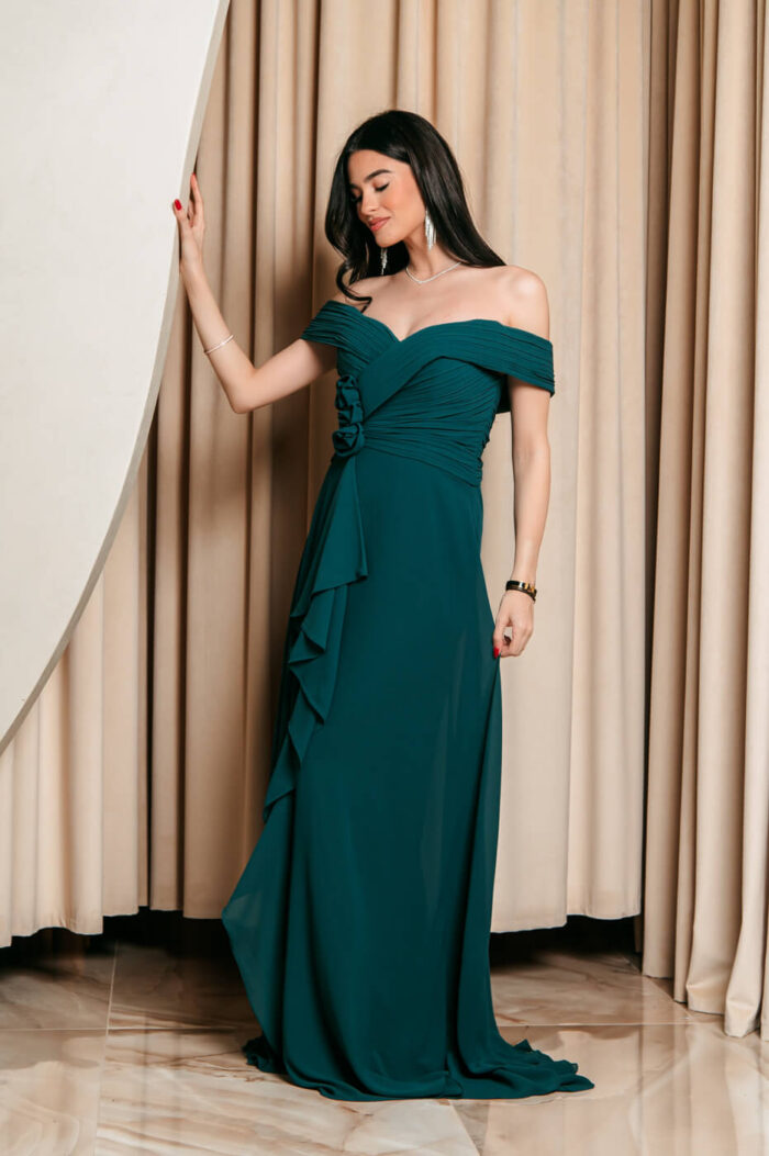 Φόρεμα maxi off shoulder με 3D λουλούδι κυπαρισσί - Image 3