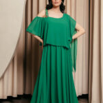 Κυπαρισσί Μάξι Φόρεμα με βολάν και χρυσή λεπτομέρεια