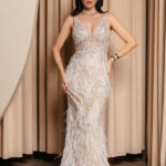 Φόρεμα maxi με κεντημένα στο χέρι στρας και feathers μπεζ