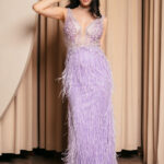 Φόρεμα maxi με κεντημένα στο χέρι στρας και feathers λιλά