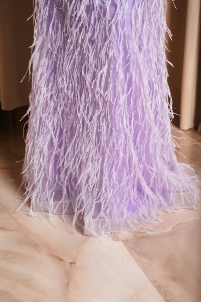 Φόρεμα maxi με κεντημένα στο χέρι στρας και feathers λιλά - Image 11