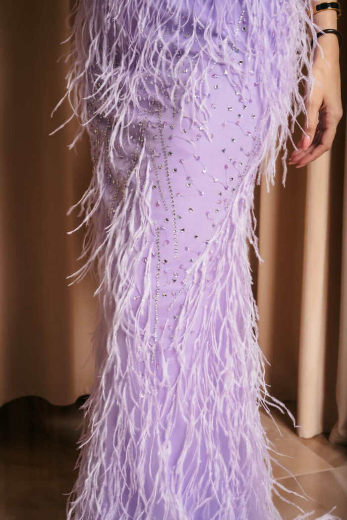 Φόρεμα maxi με κεντημένα στο χέρι στρας και feathers λιλά - Image 10
