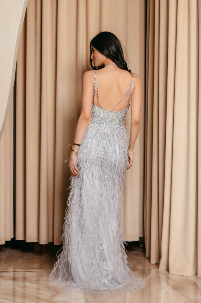 Φόρεμα maxi με κεντημένα στο χέρι στρας, feathers και σκίσιμο ασημί - Image 5