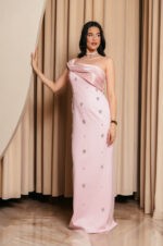 Φόρεμα maxi one shoulder με διακοσμητικές πέτρες baby pink - Image 3