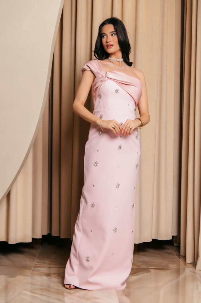 Φόρεμα maxi one shoulder με διακοσμητικές πέτρες baby pink - Image 8