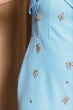Φόρεμα maxi one shoulder με διακοσμητικές πέτρες baby blue - Image 13