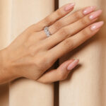 Δαχτυλίδι με λευκούς κρυστάλλους ασημί