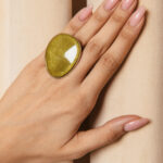 Δαχτυλίδι με οβάλ λαδί πέτρα και χρυσή βάση