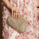 Tσάντα χειρός διακοσμημένη με στρας χρυσή