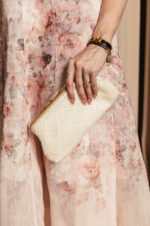 Tσάντα clutch με πέρλες - Image 2
