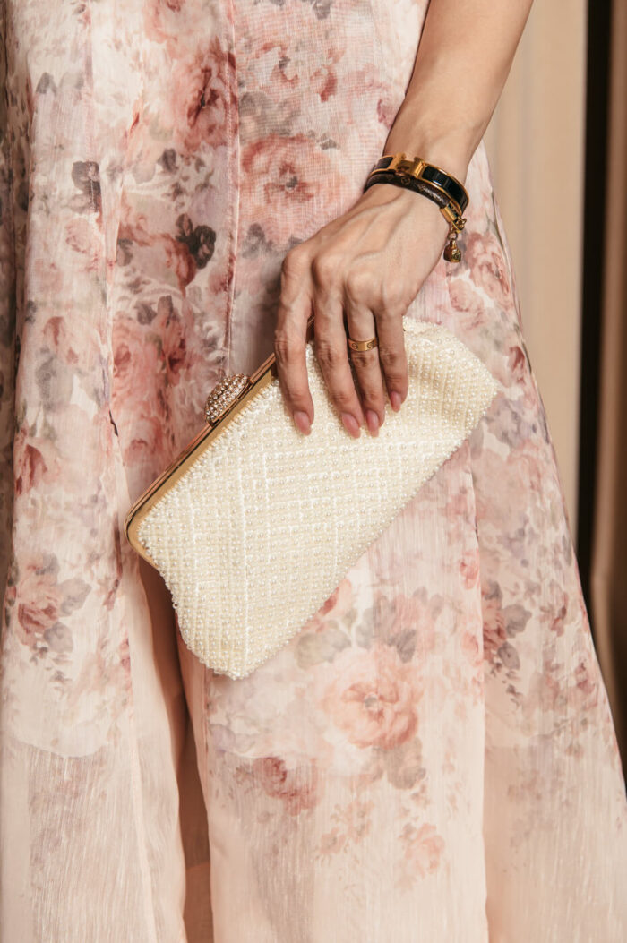 Tσάντα clutch με πέρλες - Image 2