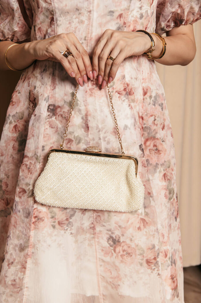 Tσάντα clutch με πέρλες - Image 5