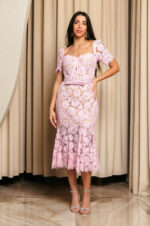 Φόρεμα midi κιπούρ από δαντέλα με floral μοτίβο baby pink