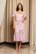 Φόρεμα midi κιπούρ από δαντέλα με floral μοτίβο baby pink