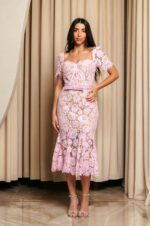 Φόρεμα midi κιπούρ από δαντέλα με floral μοτίβο baby pink