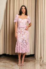Φόρεμα midi κιπούρ από δαντέλα με floral μοτίβο baby pink