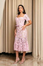 Φόρεμα midi κιπούρ από δαντέλα με floral μοτίβο baby pink