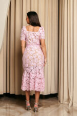 Φόρεμα midi κιπούρ από δαντέλα με floral μοτίβο baby pink