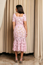 Φόρεμα midi κιπούρ από δαντέλα με floral μοτίβο baby pink