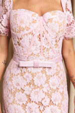 Φόρεμα midi κιπούρ από δαντέλα με floral μοτίβο baby pink