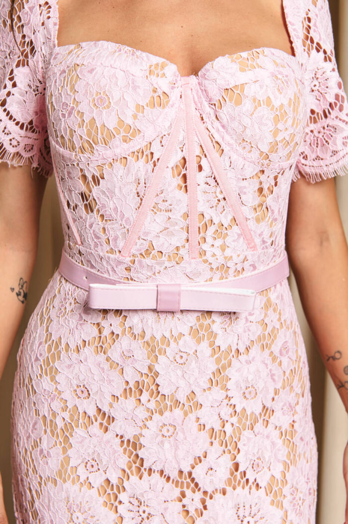 Φόρεμα midi κιπούρ από δαντέλα με floral μοτίβο baby pink